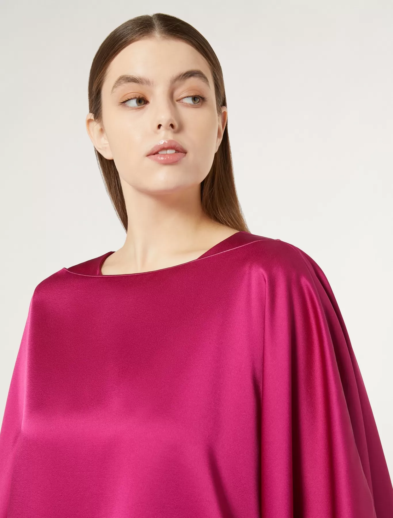 Marina Rinaldi Vestes | Accessoires>Cape en crêpe envers satin FRAMBOISE